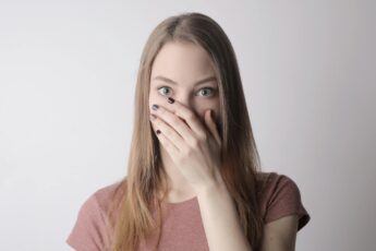 Na portalu randkowym poznałam faceta, który okazał się być niezrównoważony psychicznie. Grozi mi i mnie zastrasza!