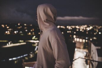 Moi rodzice mają troje dzieci, ale kochają tylko jedno. Nie widzą świata poza bratem, a nas mają gdzieś