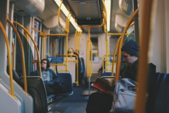 Jadąc autobusem trafiłam na wariatkę, która groziła własnemu dziecku. To mogło skończyć się tragicznie!