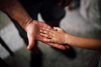 Mąż kilka lat temu poniżał syna i się nad nim pastwił, a teraz uważa, że to przeze mnie chłopak nie chce mieć z nim żadnego kontaktu