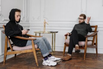 Mój 15-letni brat wyrasta na prawdziwego przestępcę. Obraża całą rodzinę, okrada uczciwych ludzi, ale matce to nie przeszkadza, bo brat daje jej pieniądze