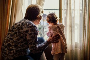 Mój syn zaskoczył mnie wiadomością, że jego dziewczyna jest w ciąży, a ja nie chcę zostać babcią w wieku 45 lat!