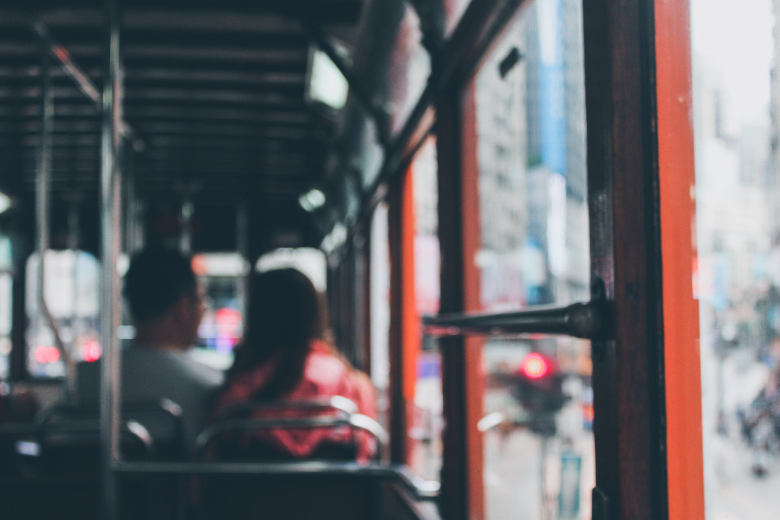 No i co się tak rozsiadłaś Nie widzisz, że dama przed Tobą stoi. Opowieść o pewnym incydencie w autobusie