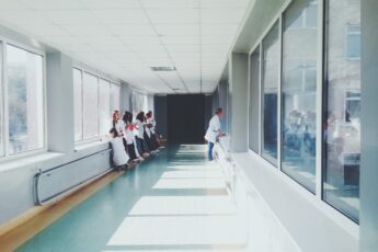 Podczas praktyk w szpitalu dowiedziałam się, że mój ojciec od wielu lat ma romans i nieślubne dziecko