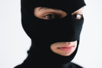 Zostawiłam klucze zięciowi, żeby doglądał mojego mieszkania i teraz tego żałuję. Okazało się, że regularnie mnie okradał!