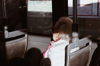 Młody kierowca autobusu dał wszystkim pasażerom cenną lekcję życia. Naprawdę to co zrobił było niesamowite i godne pochwały