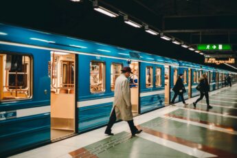 Młoda matka uciszyła wszystkich wścibskich pasażerów metra tym jednym, trafnym zdaniem