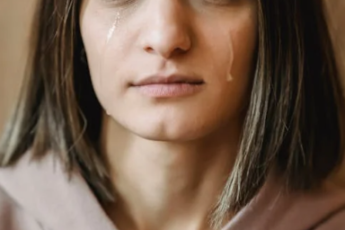 Była żona mojego ukochanego mężczyzny uprawia magię i dziwnym trafem od kiedy z nim jestem, moje życie zamieniło się w pasmo koszmarów...