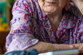 Mama czuła się coraz gorzej, dlatego wprowadziła się do naszego mieszkania. Szybko teraz pożałowaliśmy - tak po prostu nie da się żyć!
