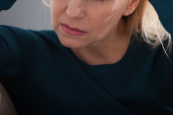 Teściowa oskarżyła synową o pijaństwo i doniosła na nią do opieki społecznej