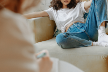 Jak pogodzić wnuczkę z babcią Obie nie potrafią się ze sobą dogadać i boję się, że potem będą tego żałować
