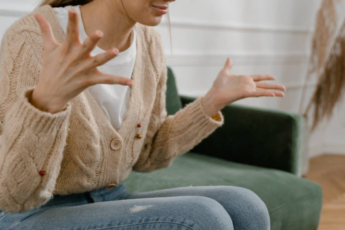 Mama zawsze kochała tylko swoją najmłodszą córkę, a ja nadal jestem dla niej obca